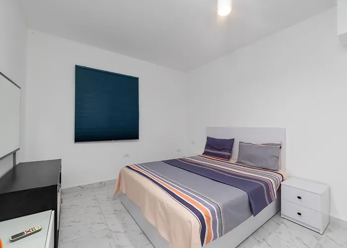 Aden Side -أجانب فقط 3*